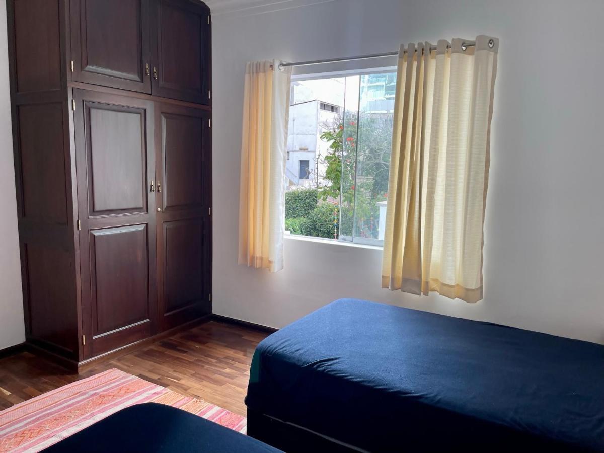 Casaroma Hostels Ліма Екстер'єр фото