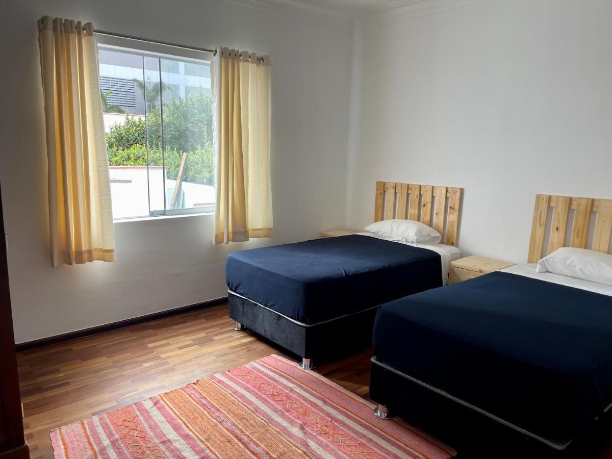 Casaroma Hostels Ліма Екстер'єр фото